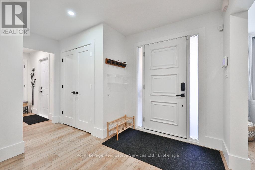 1189 Rushbrooke Drive, Oakville, Ontario  L6M 1H8 - Photo 5 - W12493236