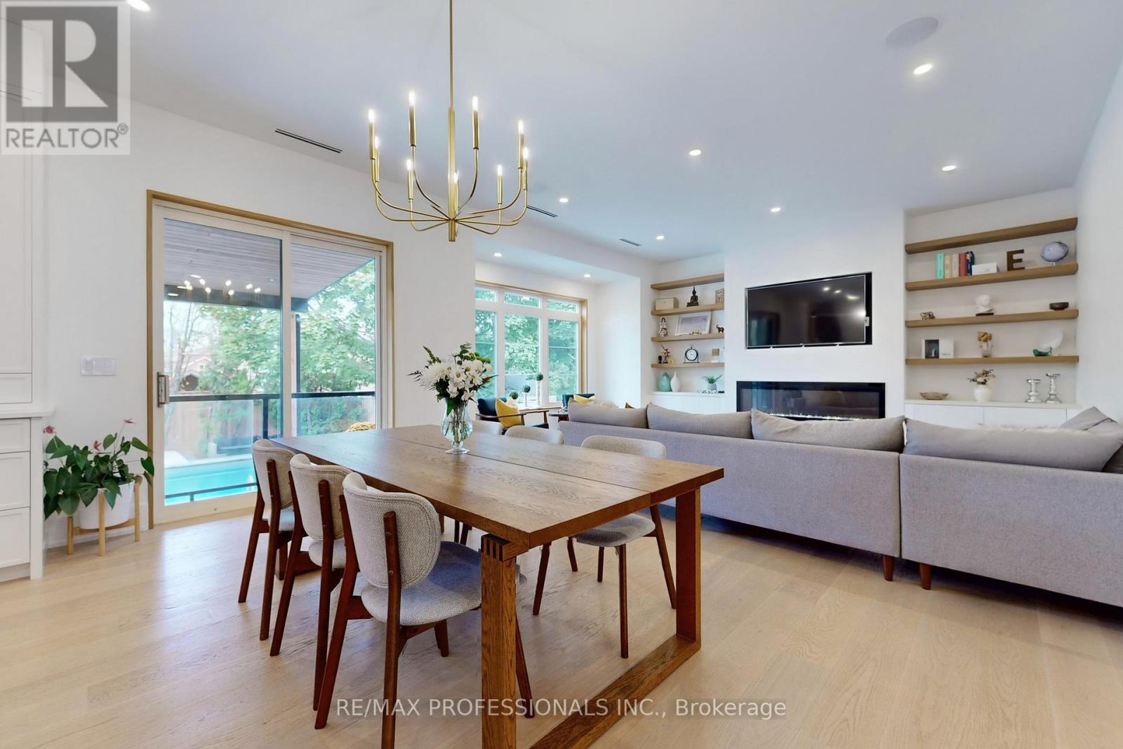 2615 Whaley Drive, Mississauga, Ontario  L5B 1X1 - Photo 11 - W12428460