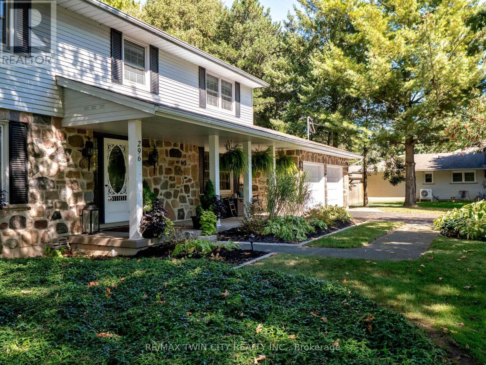 296 Edgehill Drive, Kitchener, Ontario  N2P 2C9 - Photo 4 - X12435022