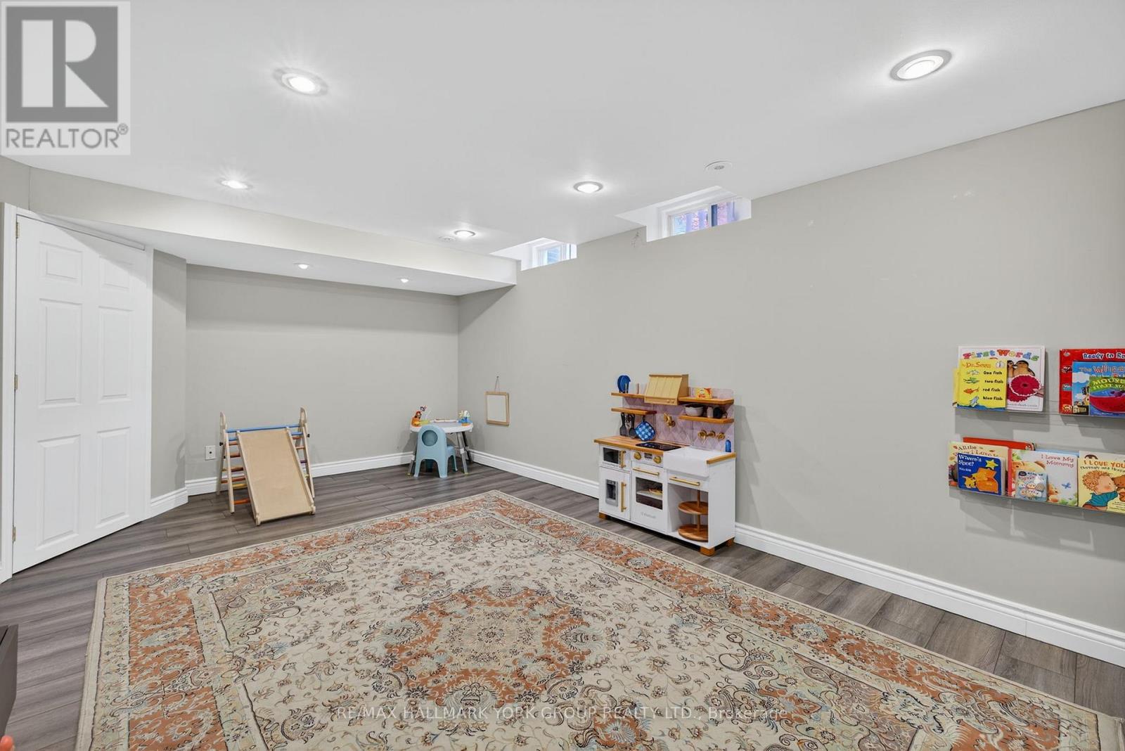 241 Coleridge Drive, Newmarket, Ontario  L3X 2T6 - Photo 11 - N12492898