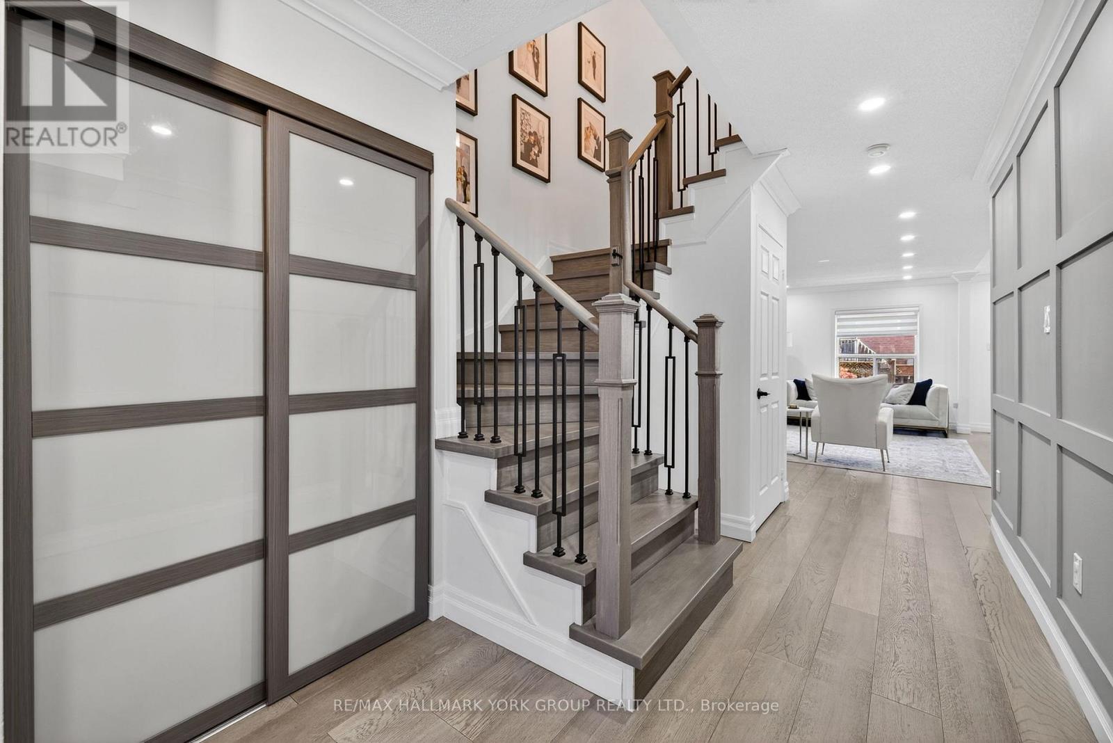 241 Coleridge Drive, Newmarket, Ontario  L3X 2T6 - Photo 2 - N12492898