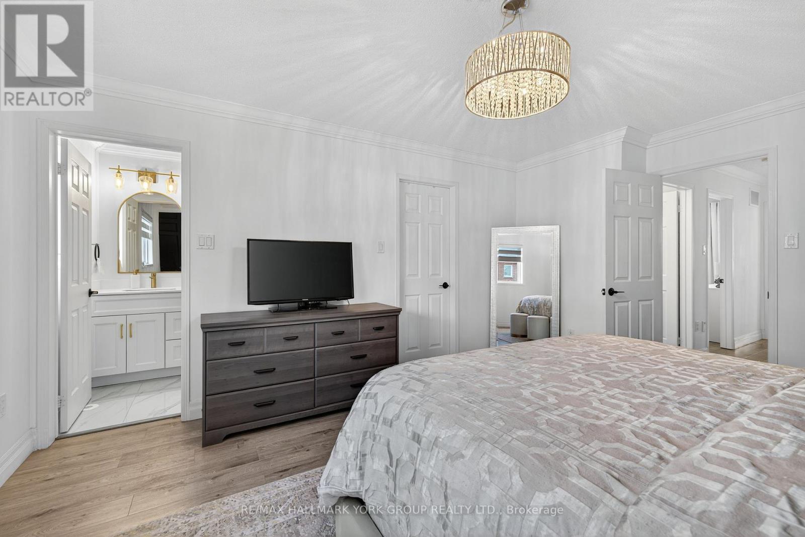 241 Coleridge Drive, Newmarket, Ontario  L3X 2T6 - Photo 7 - N12492898