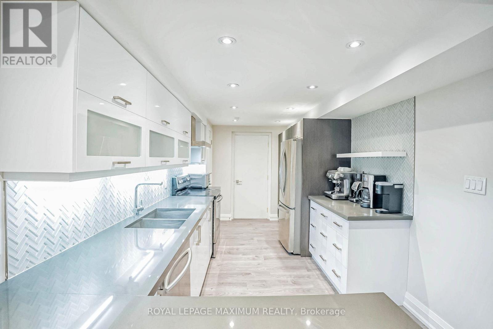 19 Corner Brook Crescent, Vaughan, Ontario  L4H 0J7 - Photo 10 - N12492946