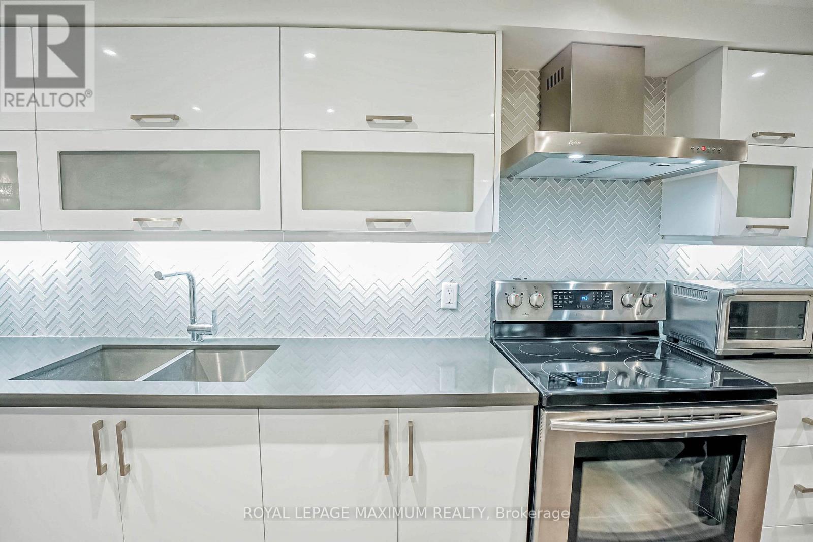 19 Corner Brook Crescent, Vaughan, Ontario  L4H 0J7 - Photo 12 - N12492946