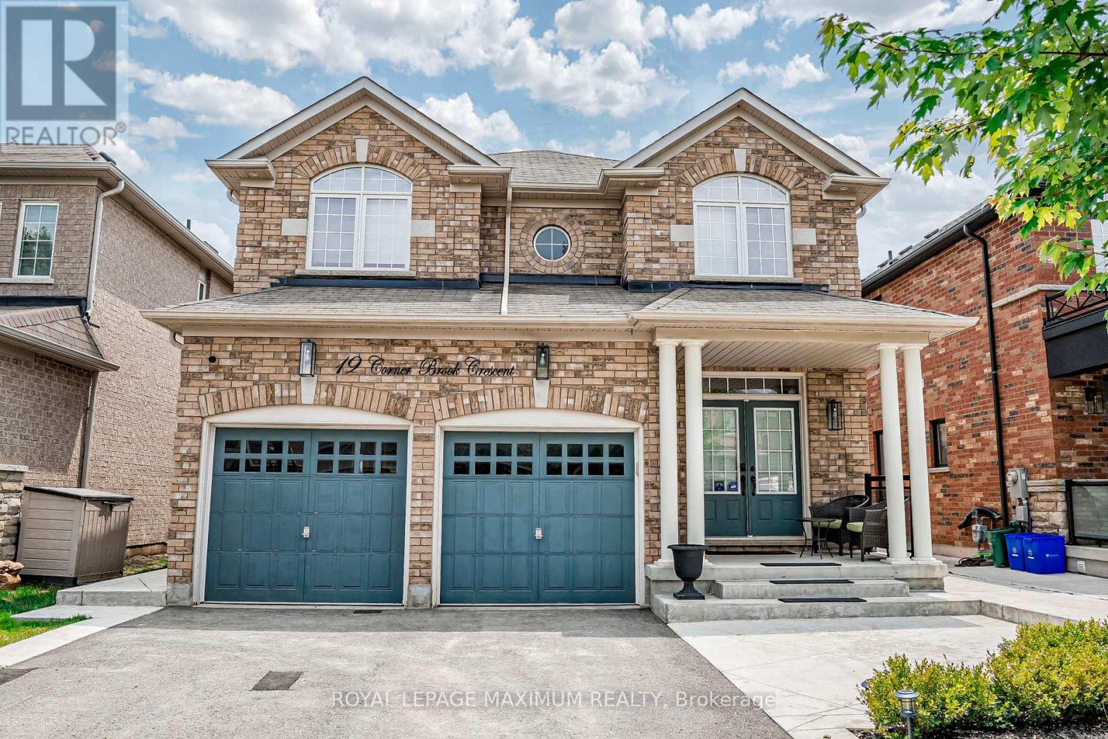 19 Corner Brook Crescent, Vaughan, Ontario  L4H 0J7 - Photo 2 - N12492946