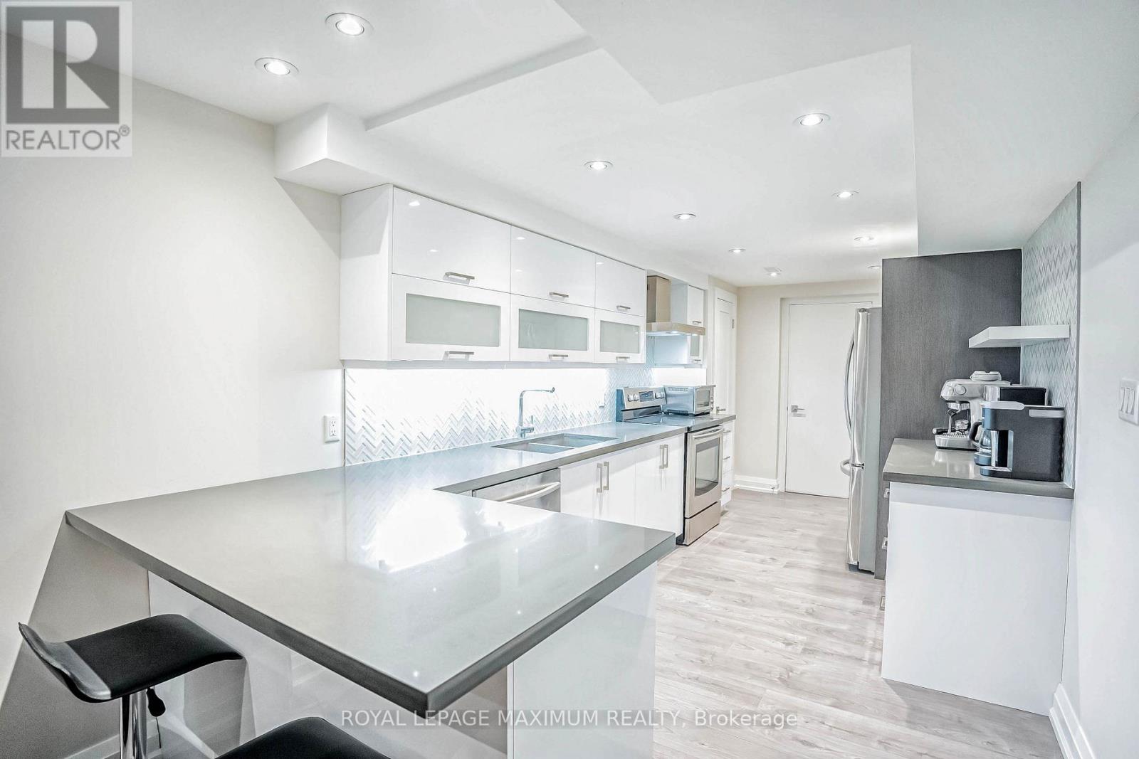 19 Corner Brook Crescent, Vaughan, Ontario  L4H 0J7 - Photo 8 - N12492946