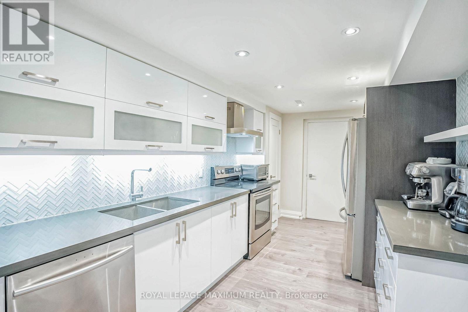 19 Corner Brook Crescent, Vaughan, Ontario  L4H 0J7 - Photo 9 - N12492946