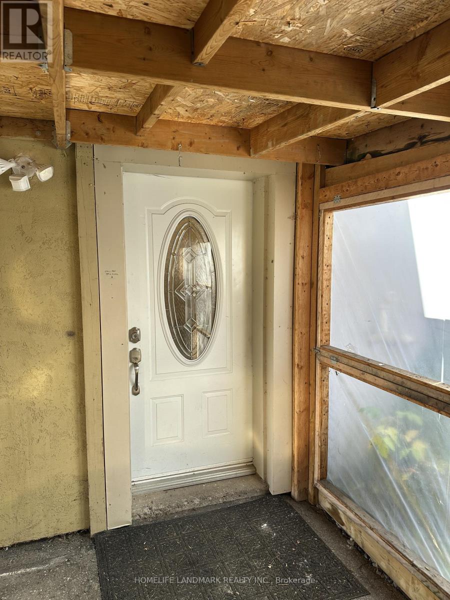 85 Aurora Heights Drive, Aurora, Ontario  L4G 2X1 - Photo 2 - N12492976