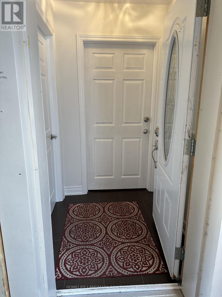 85 Aurora Heights Drive, Aurora, Ontario  L4G 2X1 - Photo 3 - N12492976