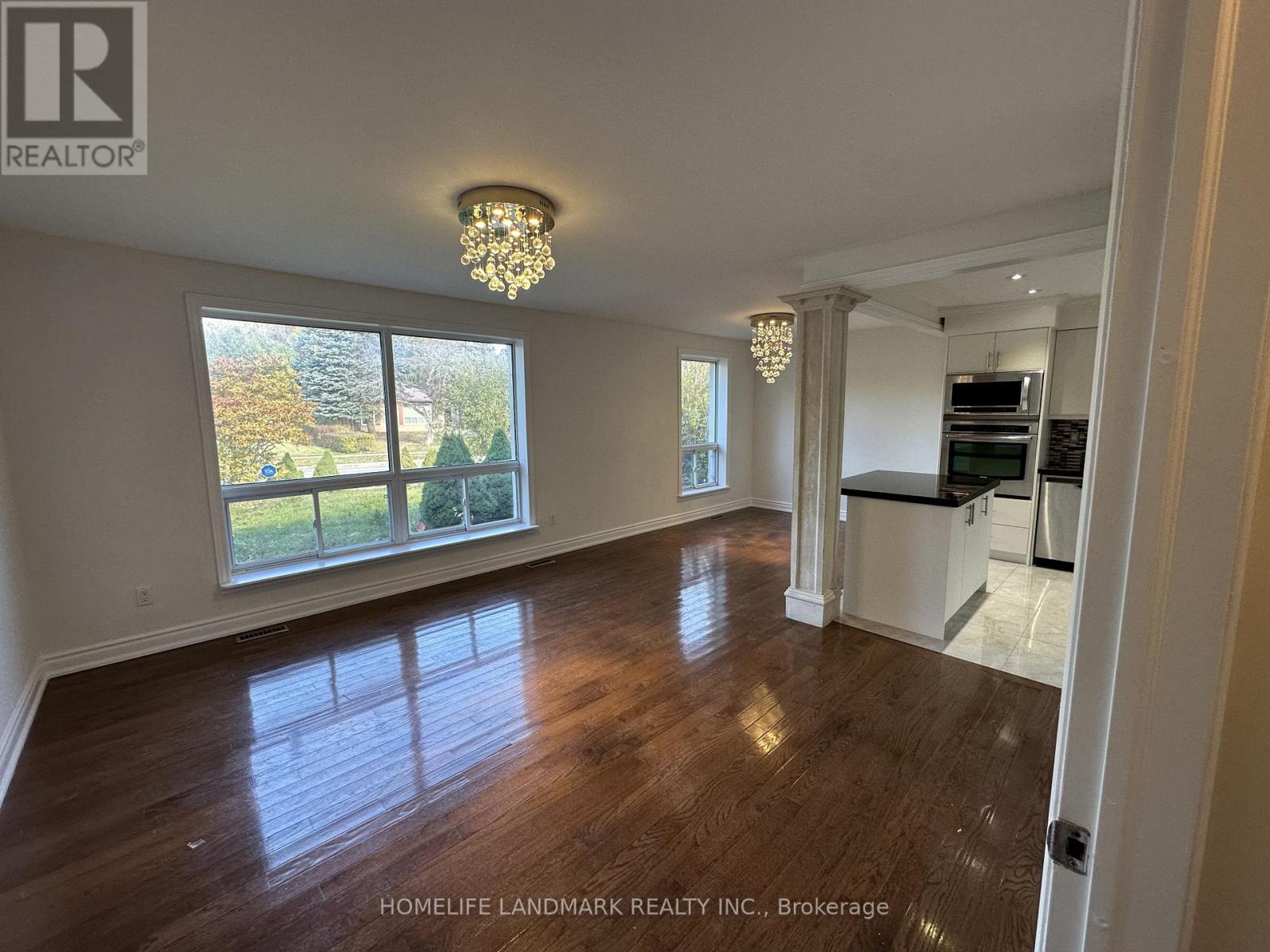 85 Aurora Heights Drive, Aurora, Ontario  L4G 2X1 - Photo 4 - N12492976