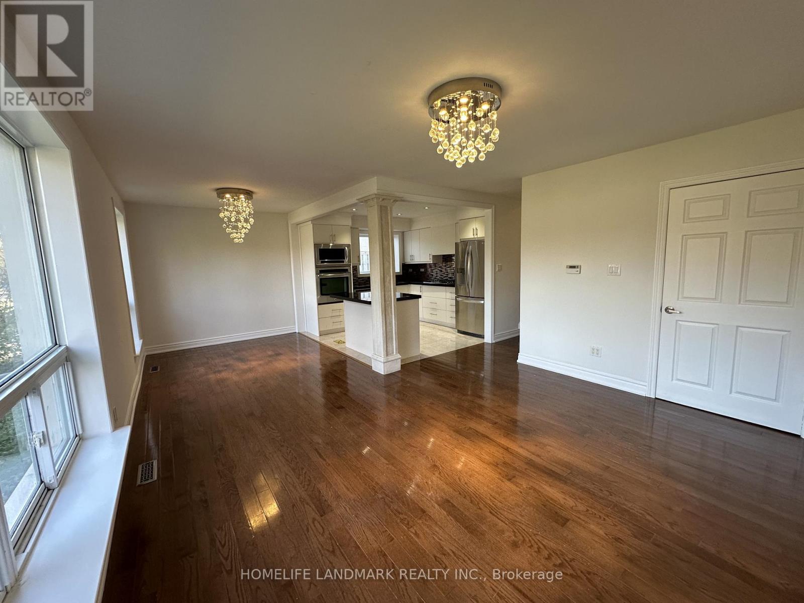 85 Aurora Heights Drive, Aurora, Ontario  L4G 2X1 - Photo 5 - N12492976