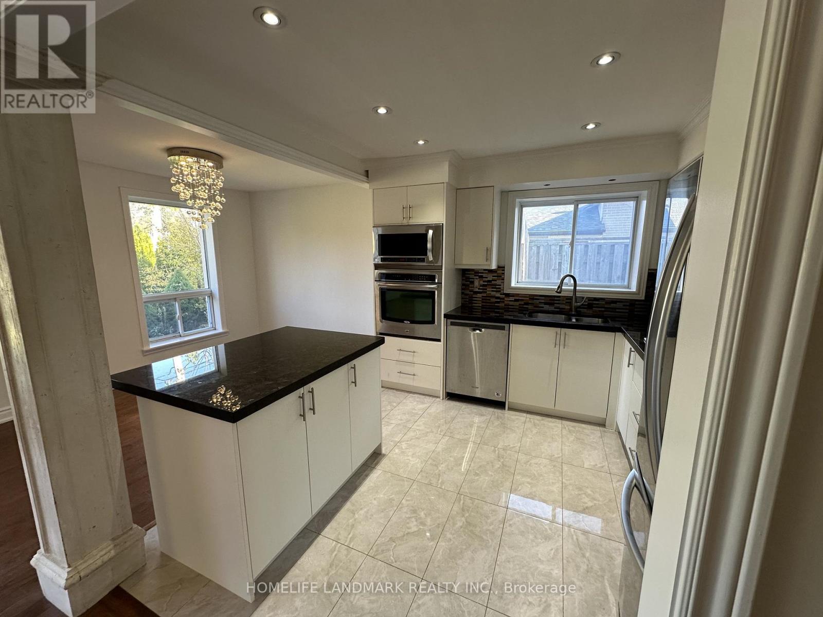 85 Aurora Heights Drive, Aurora, Ontario  L4G 2X1 - Photo 8 - N12492976