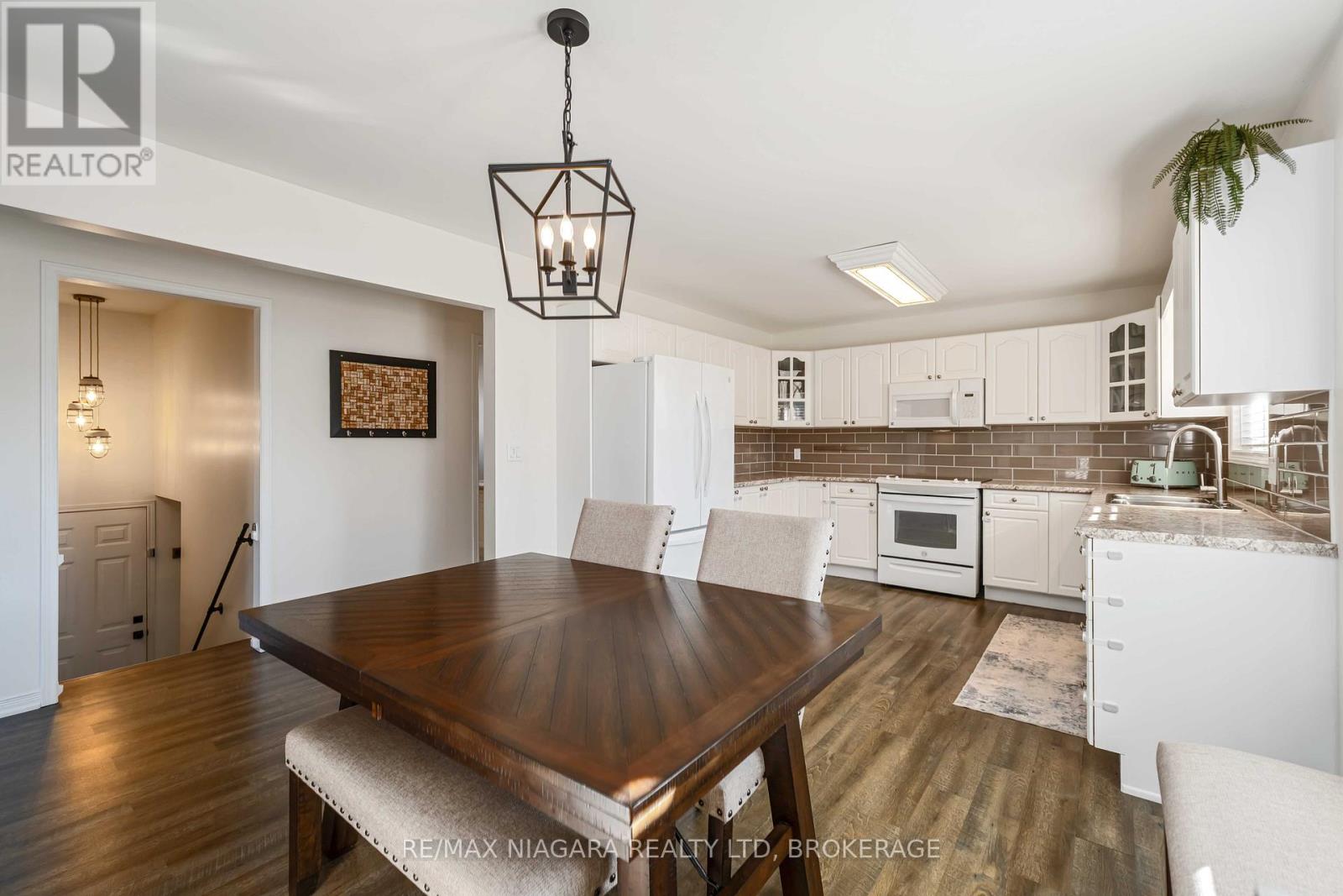 29 Talbot Avenue, Welland, Ontario  L3B 6E9 - Photo 12 - X12493080