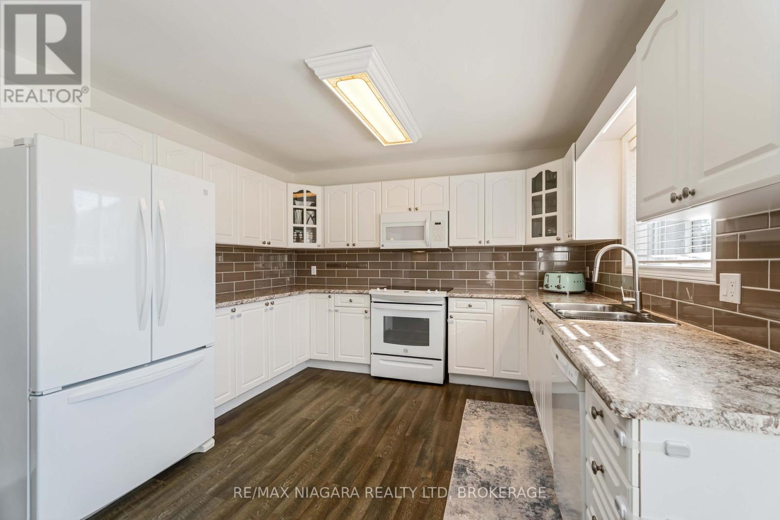 29 Talbot Avenue, Welland, Ontario  L3B 6E9 - Photo 13 - X12493080