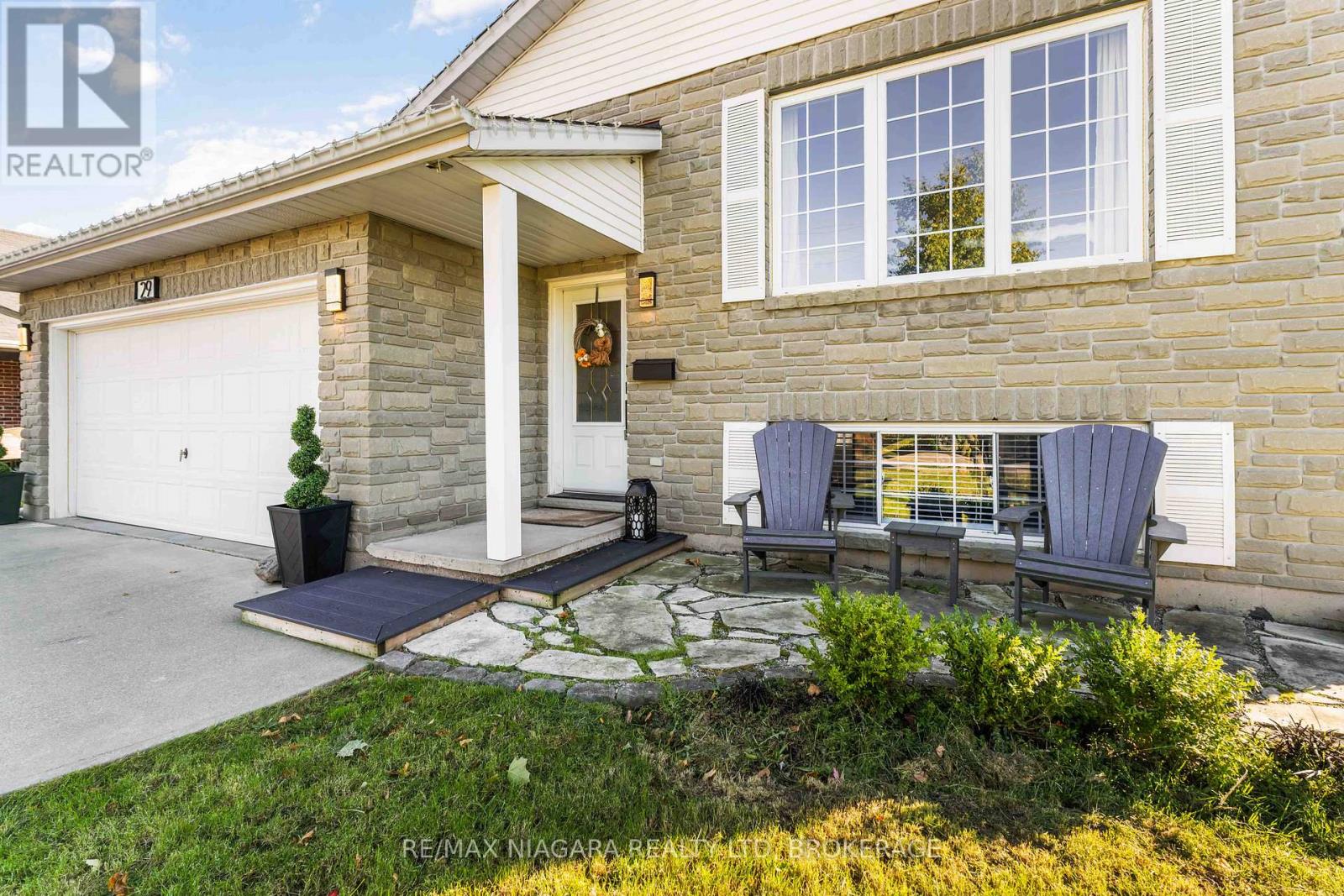 29 Talbot Avenue, Welland, Ontario  L3B 6E9 - Photo 2 - X12493080