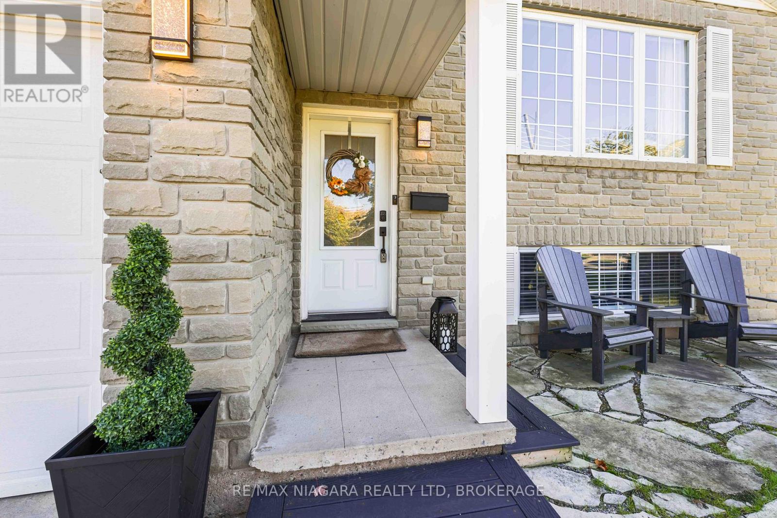 29 Talbot Avenue, Welland, Ontario  L3B 6E9 - Photo 3 - X12493080