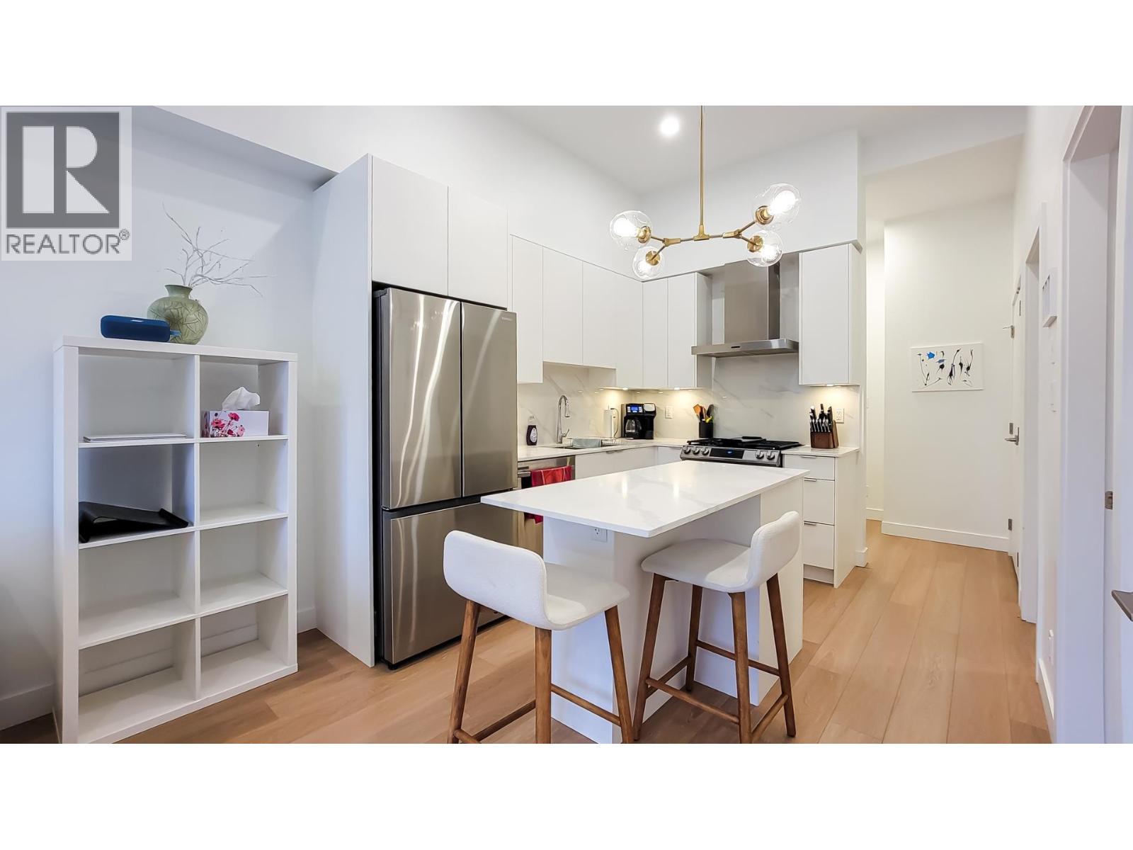 603 2331 Kelly Avenue, Port Coquitlam, British Columbia  V3C 0T4 - Photo 2 - R3063263