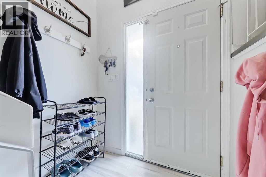 102 Sabrina Road Sw, Calgary, Alberta  T2W 2T1 - Photo 3 - A2262585