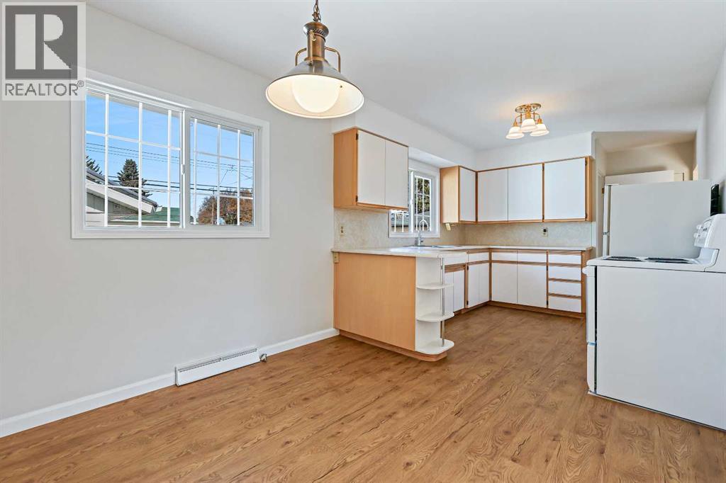 10 Glamorgan Drive Sw, Calgary, Alberta  T3E 4Z2 - Photo 2 - A2265073