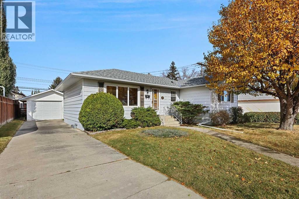 10 Glamorgan Drive Sw, Calgary, Alberta  T3E 4Z2 - Photo 1 - A2265073