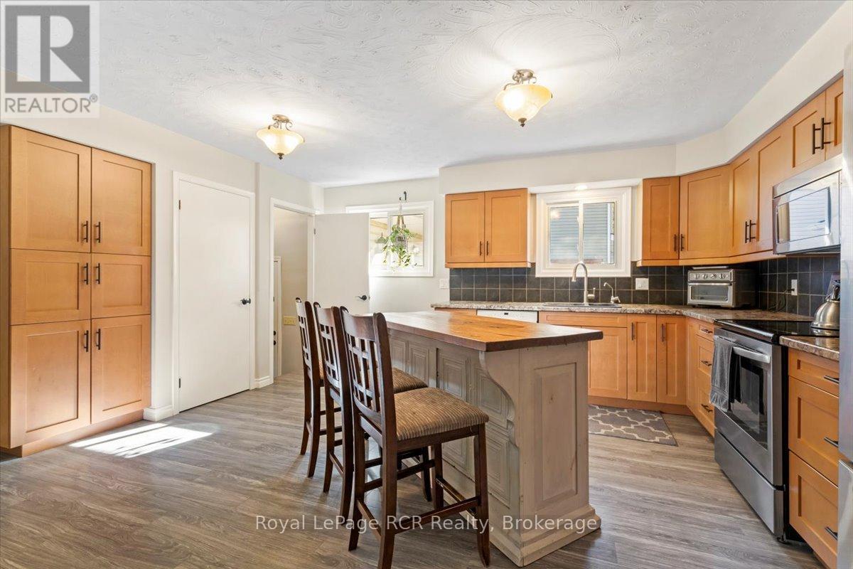 579 19th Avenue, Hanover, Ontario  N4N 3G4 - Photo 10 - X12493162