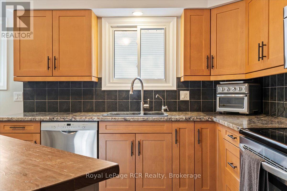 579 19th Avenue, Hanover, Ontario  N4N 3G4 - Photo 11 - X12493162