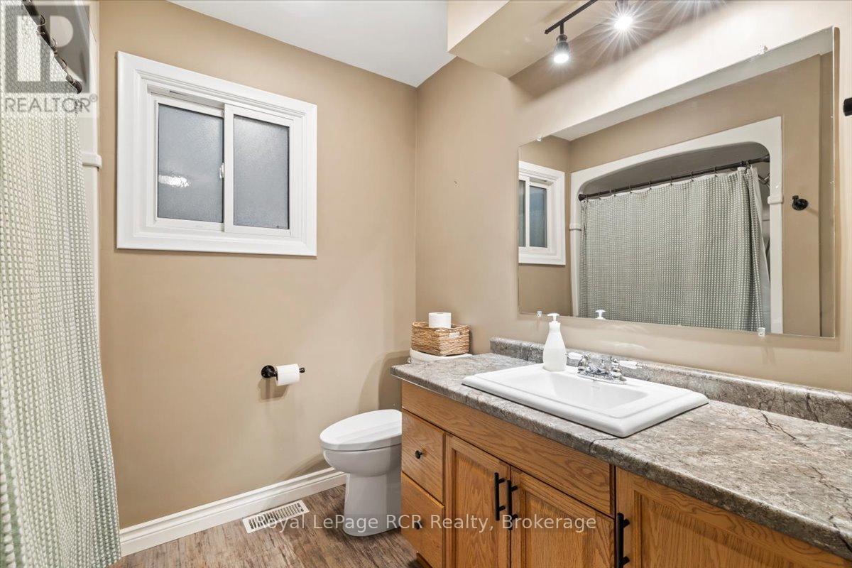 579 19th Avenue, Hanover, Ontario  N4N 3G4 - Photo 16 - X12493162