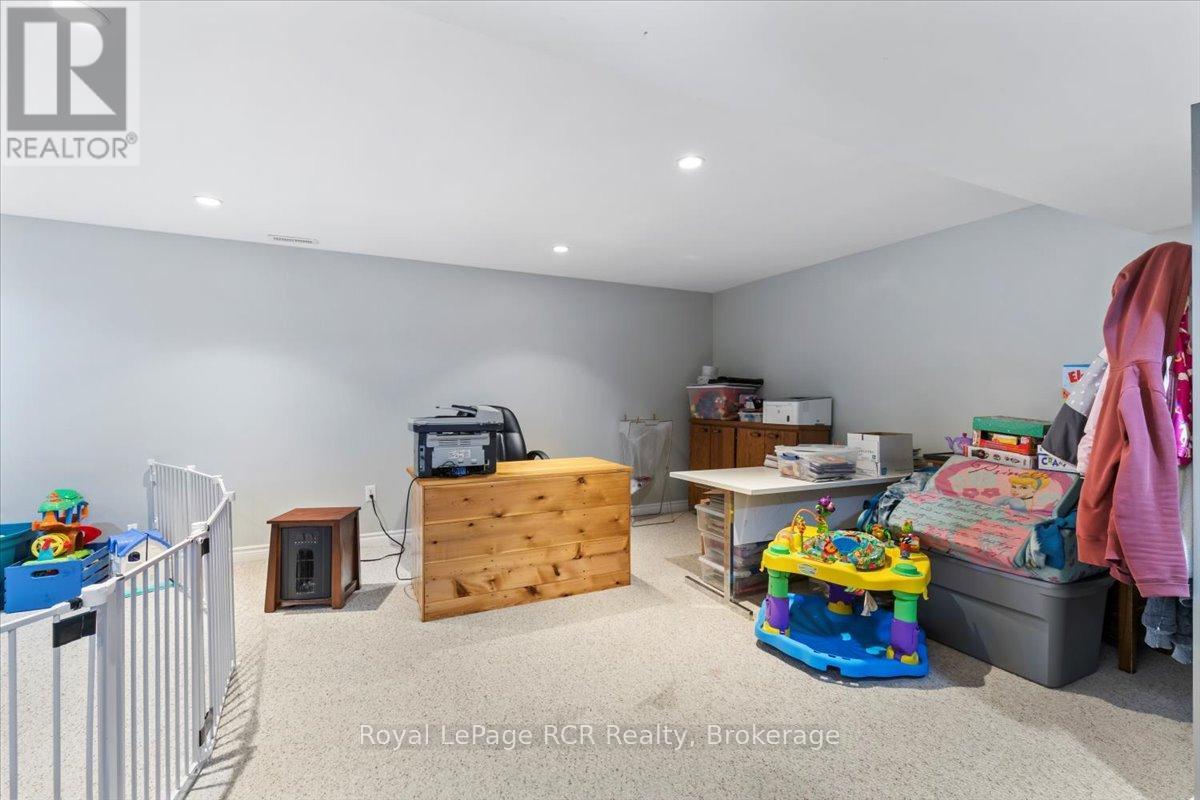 579 19th Avenue, Hanover, Ontario  N4N 3G4 - Photo 18 - X12493162