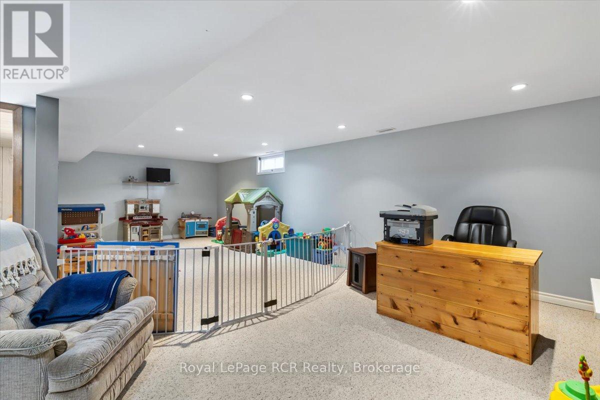 579 19th Avenue, Hanover, Ontario  N4N 3G4 - Photo 19 - X12493162