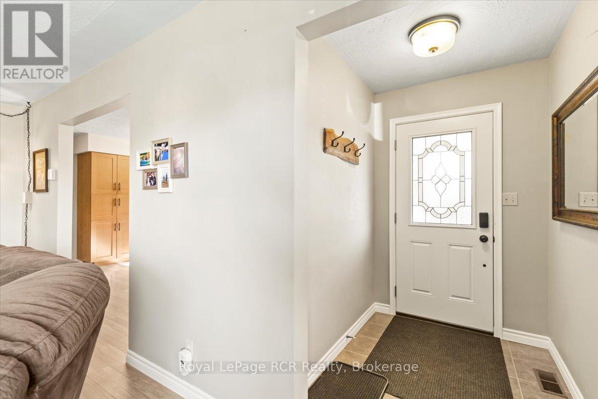 579 19th Avenue, Hanover, Ontario  N4N 3G4 - Photo 4 - X12493162