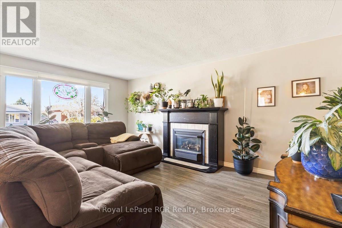 579 19th Avenue, Hanover, Ontario  N4N 3G4 - Photo 7 - X12493162