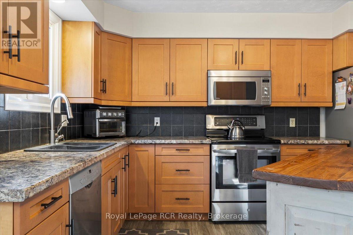 579 19th Avenue, Hanover, Ontario  N4N 3G4 - Photo 8 - X12493162