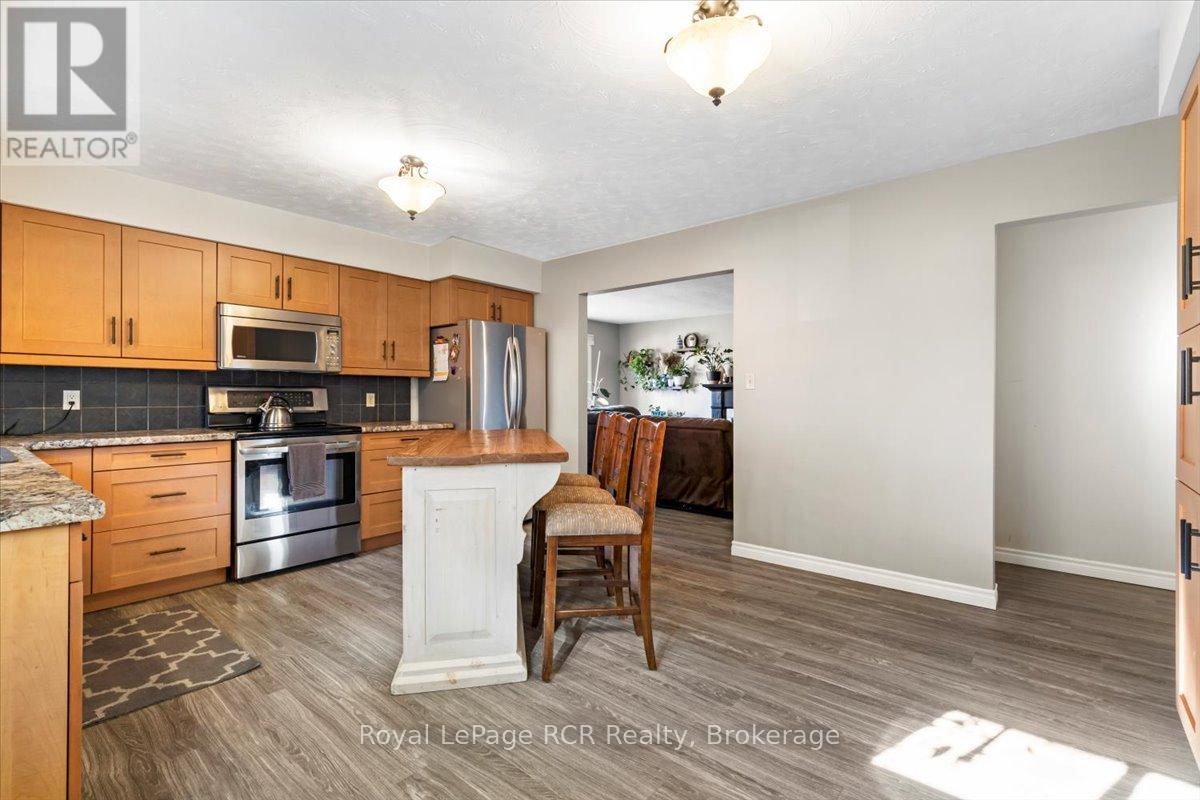 579 19th Avenue, Hanover, Ontario  N4N 3G4 - Photo 9 - X12493162