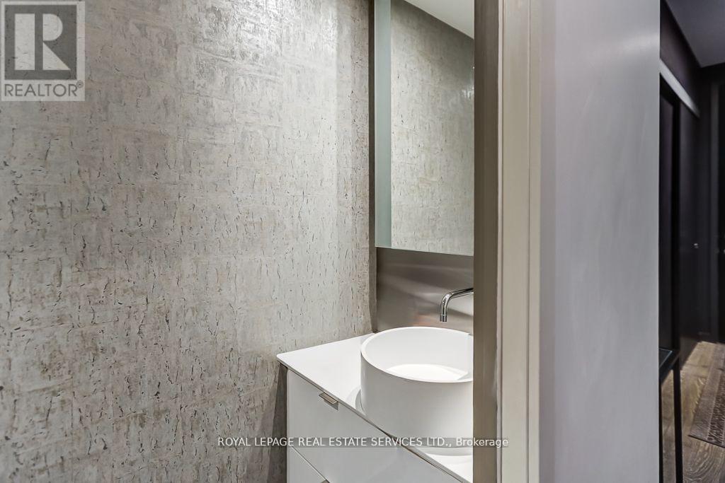 373 Sorauren Avenue, Toronto, Ontario  M6R 0A4 - Photo 11 - W12492866