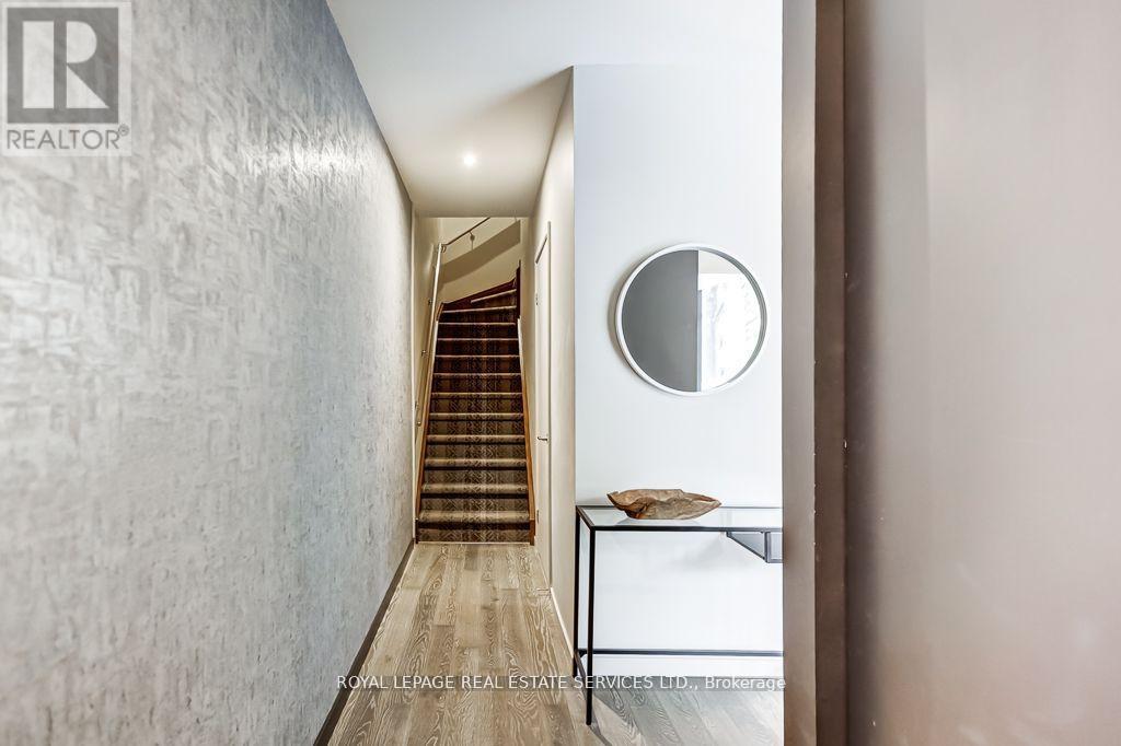 373 Sorauren Avenue, Toronto, Ontario  M6R 0A4 - Photo 4 - W12492866