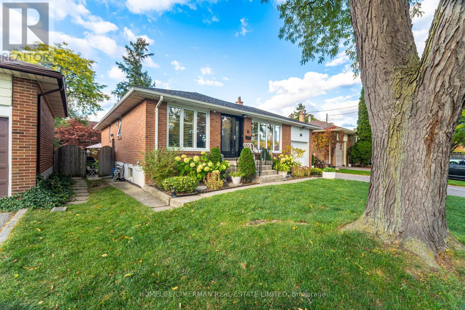 66 Mooreshead Drive, Toronto, Ontario  M9C 2S3 - Photo 3 - W12492936