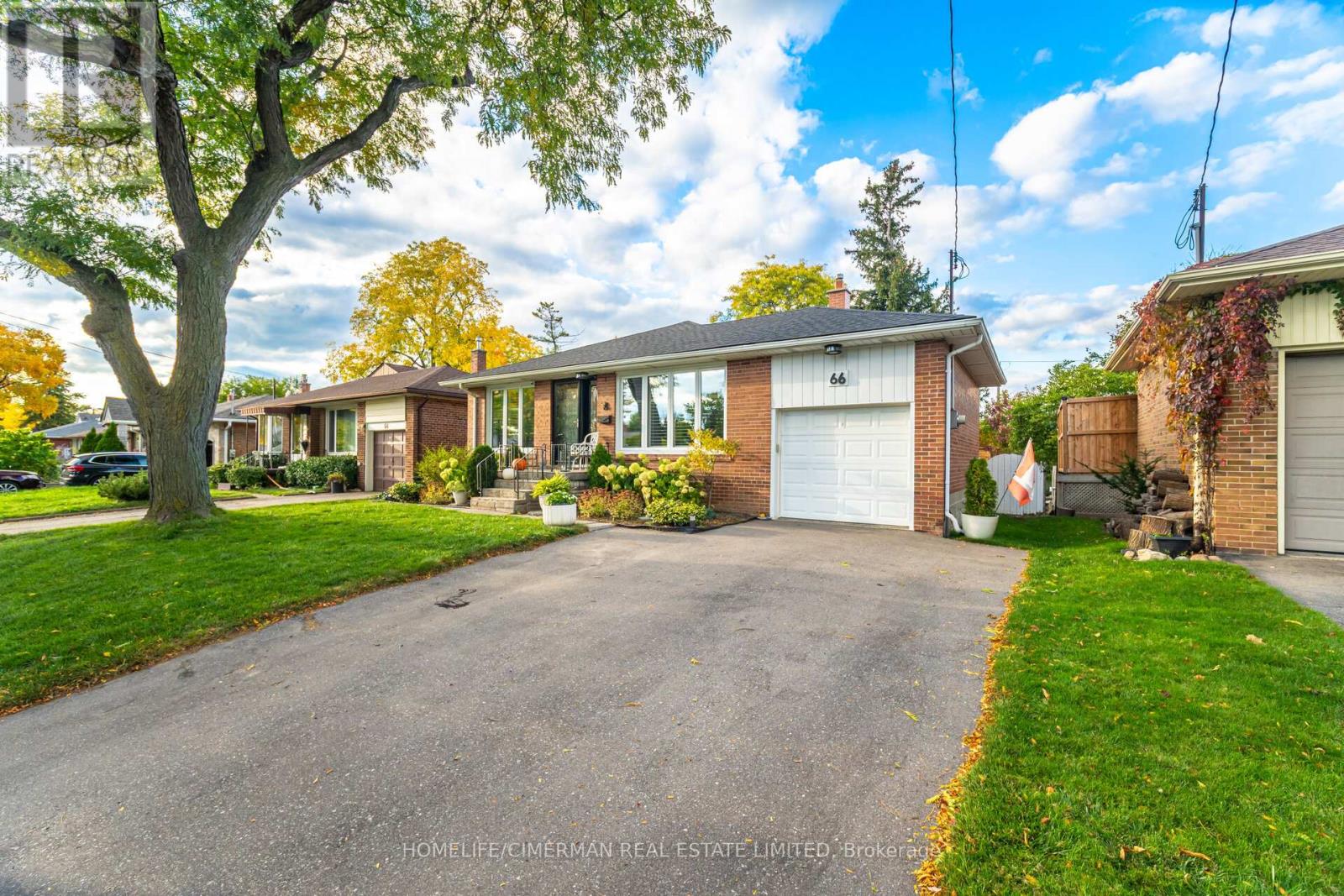 66 Mooreshead Drive, Toronto, Ontario  M9C 2S3 - Photo 4 - W12492936