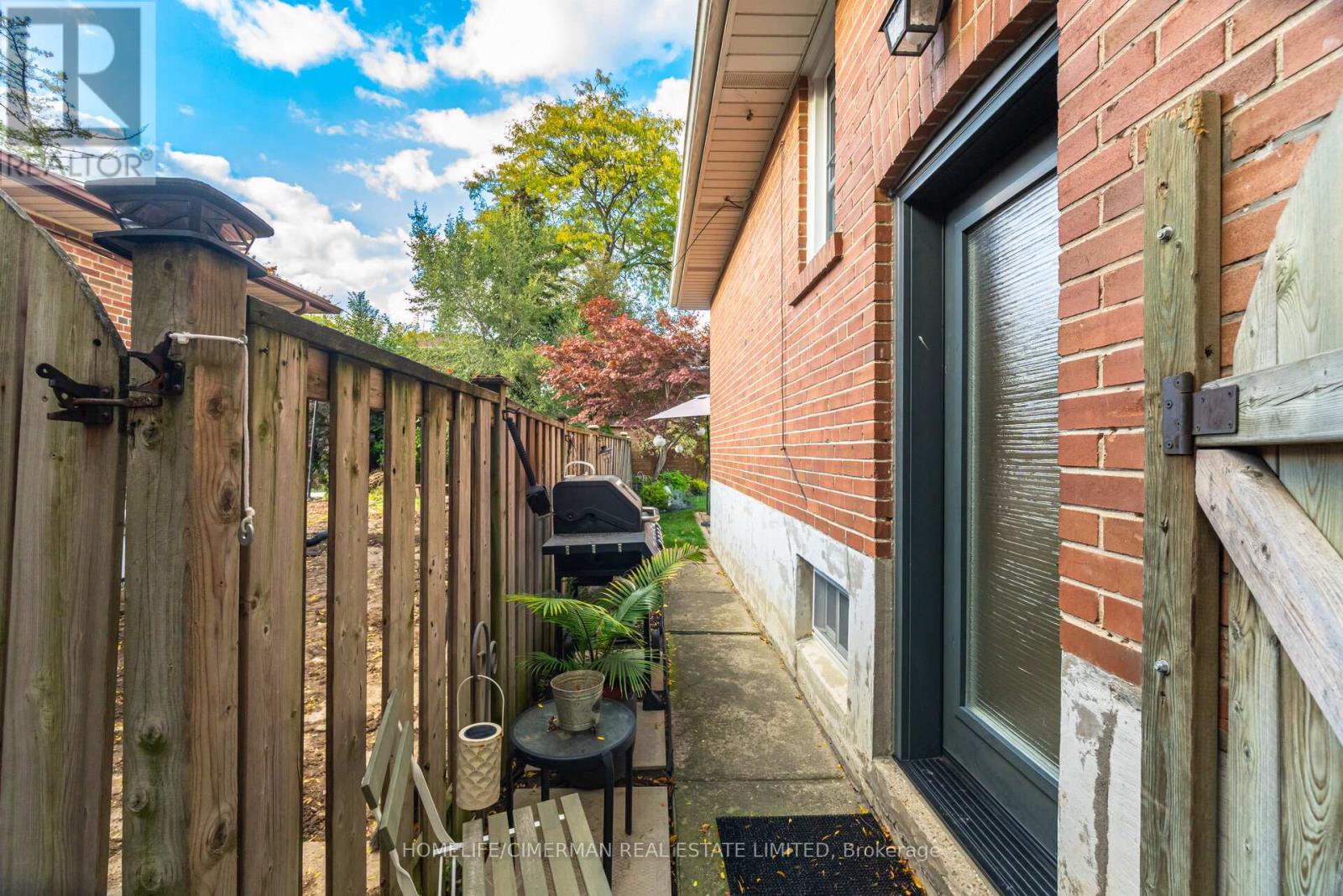 66 Mooreshead Drive, Toronto, Ontario  M9C 2S3 - Photo 43 - W12492936