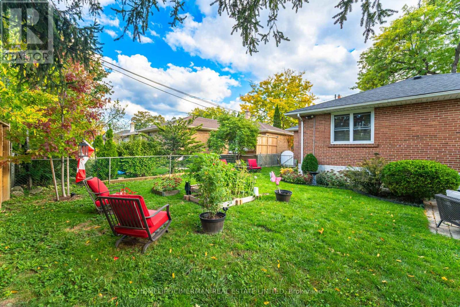 66 Mooreshead Drive, Toronto, Ontario  M9C 2S3 - Photo 47 - W12492936