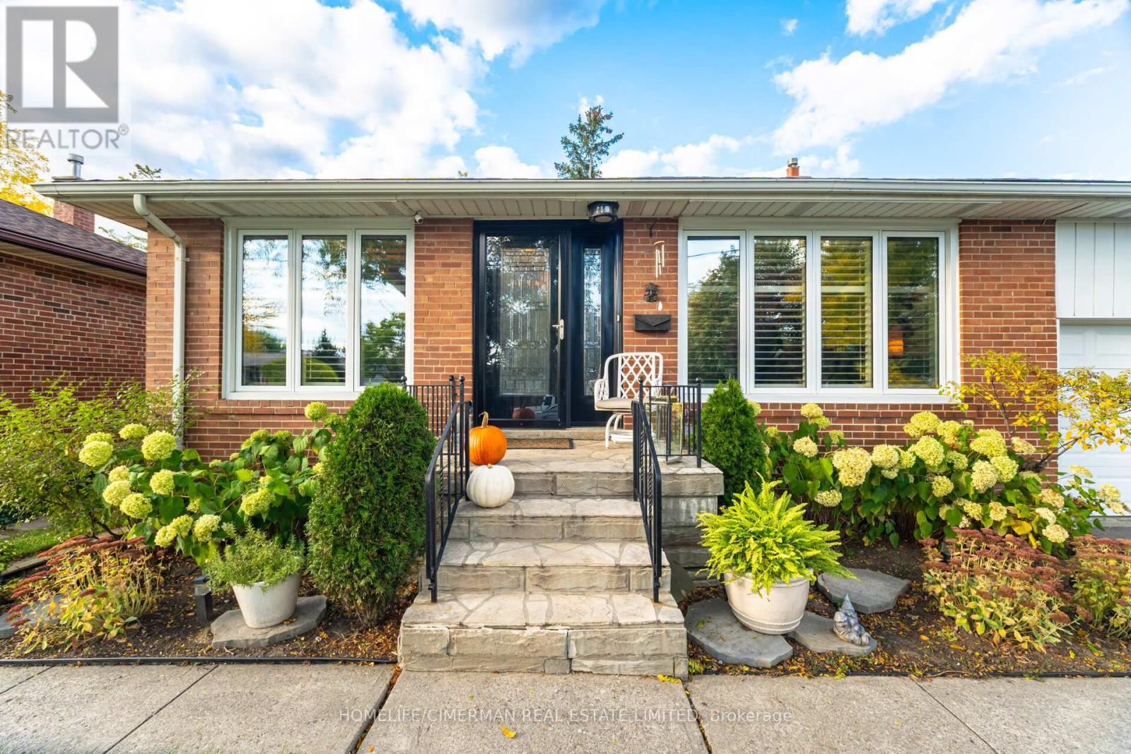 66 Mooreshead Drive, Toronto, Ontario  M9C 2S3 - Photo 5 - W12492936