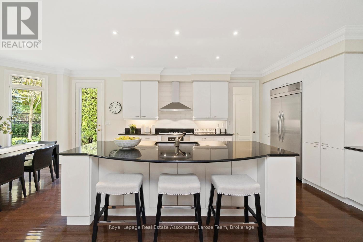 562 Gladwyne Court, Mississauga, Ontario  L5H 4L4 - Photo 18 - W12492952