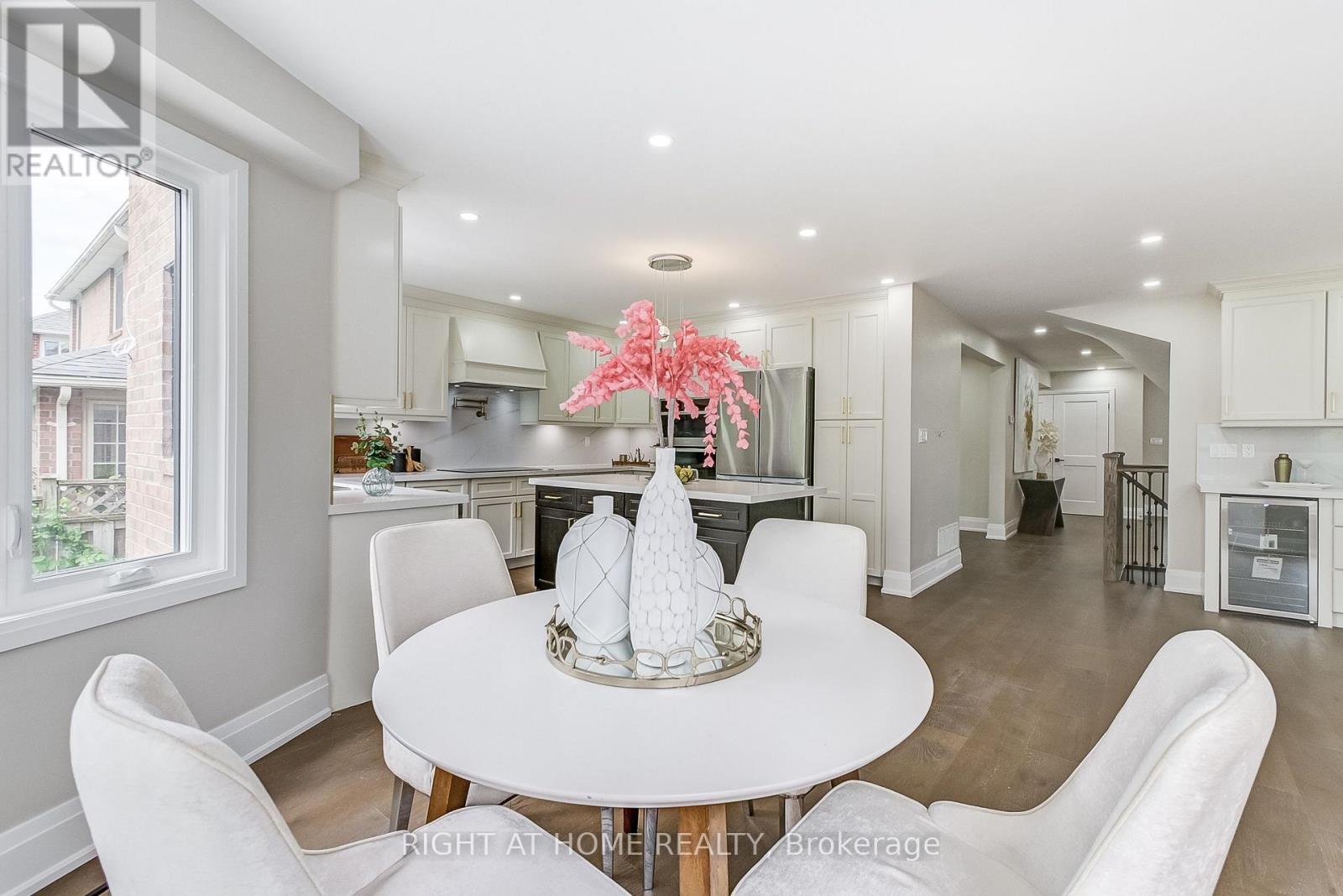 1308 Fieldcrest Lane, Oakville, Ontario  L6M 2N6 - Photo 10 - W12492954