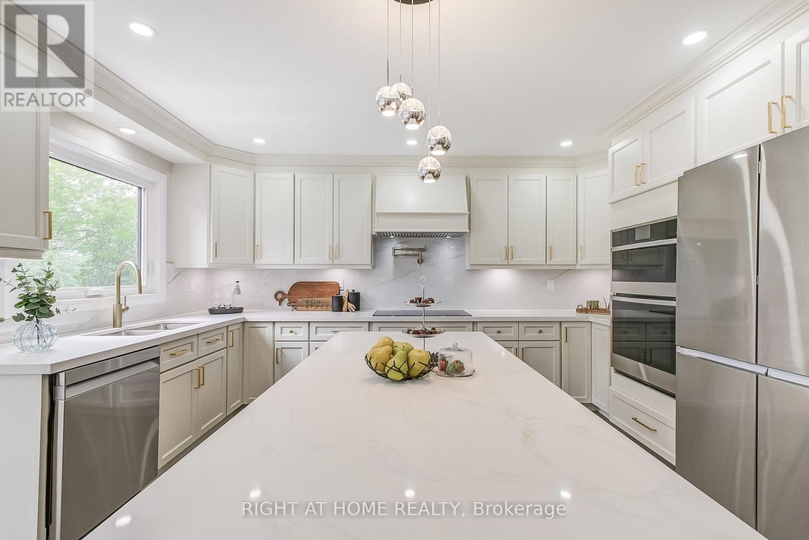 1308 Fieldcrest Lane, Oakville, Ontario  L6M 2N6 - Photo 11 - W12492954