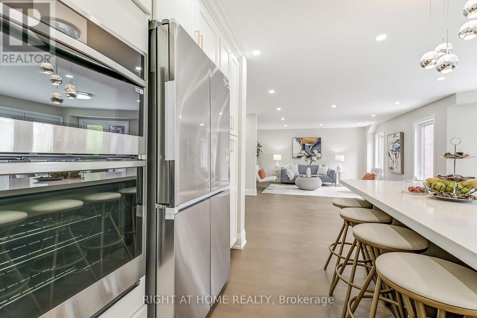 1308 Fieldcrest Lane, Oakville, Ontario  L6M 2N6 - Photo 17 - W12492954