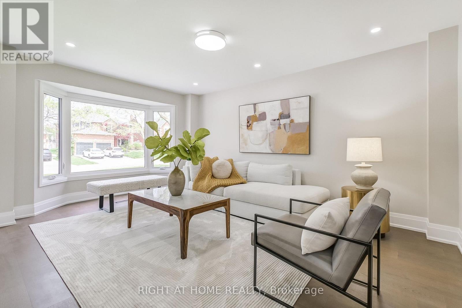 1308 Fieldcrest Lane, Oakville, Ontario  L6M 2N6 - Photo 3 - W12492954