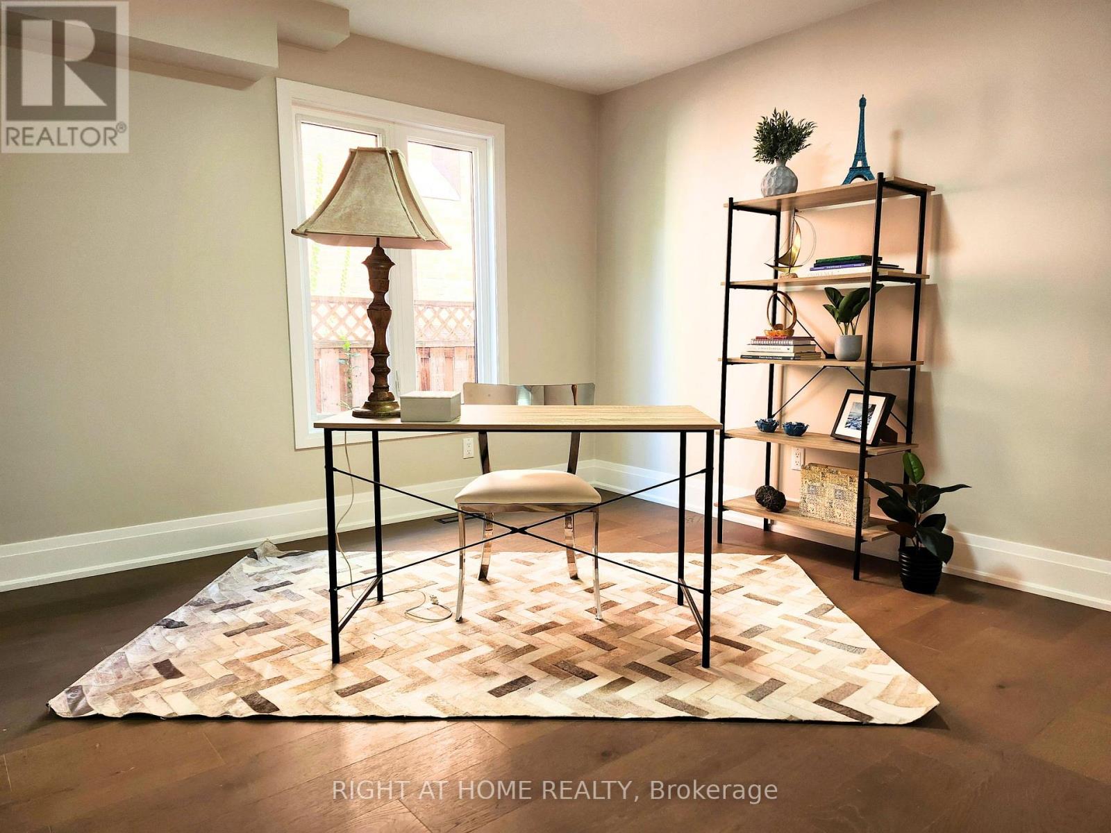 1308 Fieldcrest Lane, Oakville, Ontario  L6M 2N6 - Photo 4 - W12492954