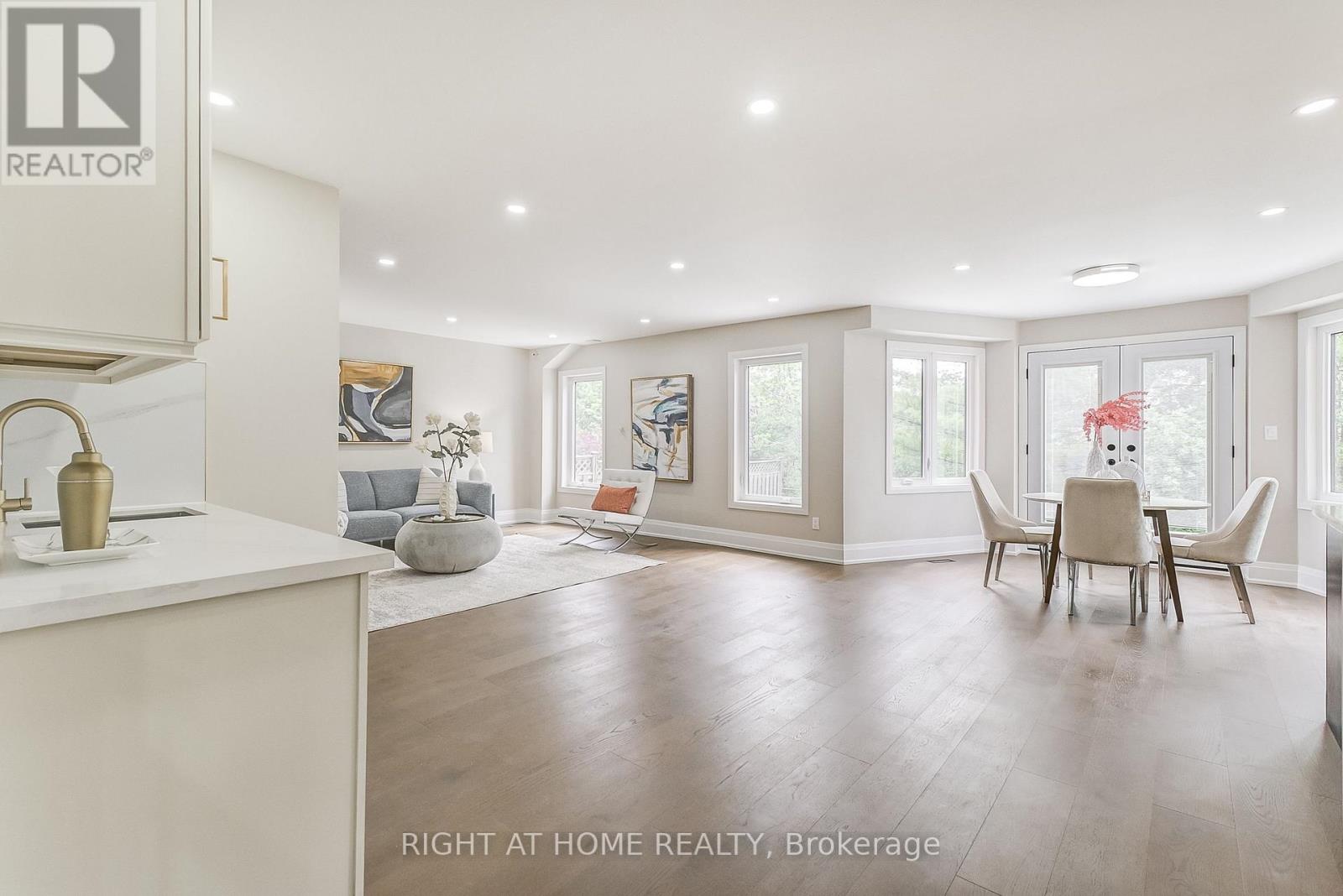 1308 Fieldcrest Lane, Oakville, Ontario  L6M 2N6 - Photo 6 - W12492954