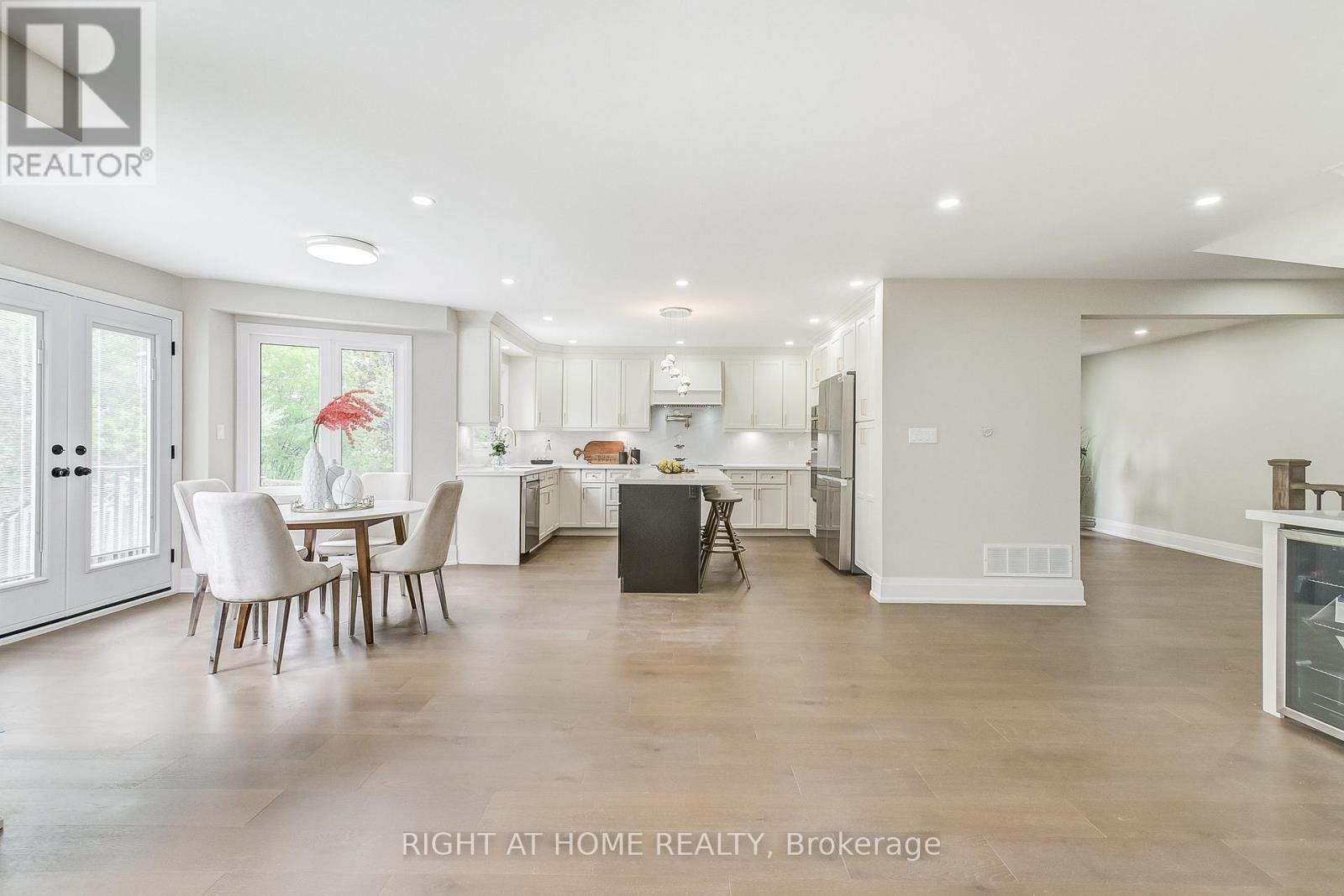 1308 Fieldcrest Lane, Oakville, Ontario  L6M 2N6 - Photo 8 - W12492954