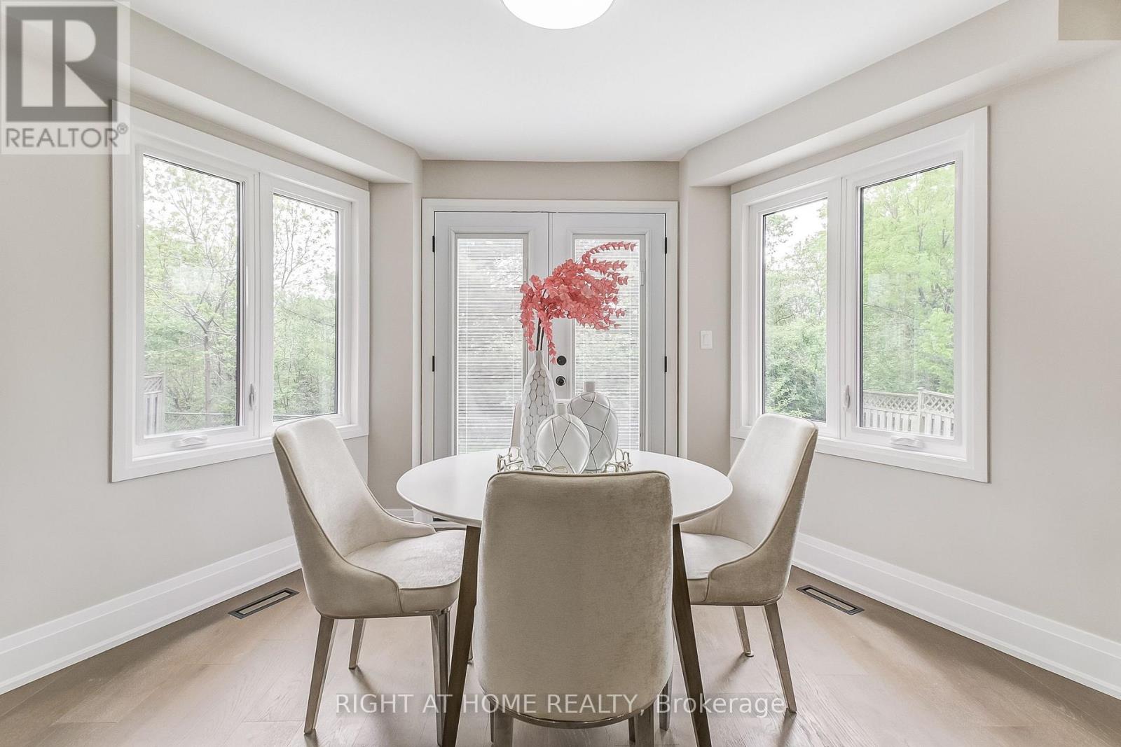 1308 Fieldcrest Lane, Oakville, Ontario  L6M 2N6 - Photo 9 - W12492954