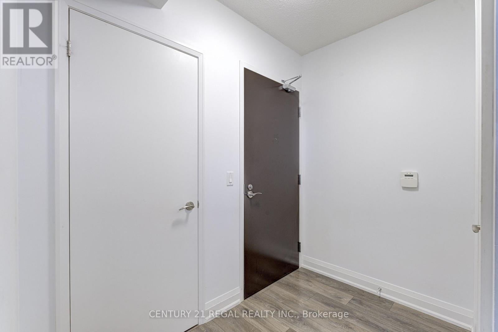 1410 - 9 Valhalla Inn Road, Toronto, Ontario  M9B 0B2 - Photo 3 - W12492966